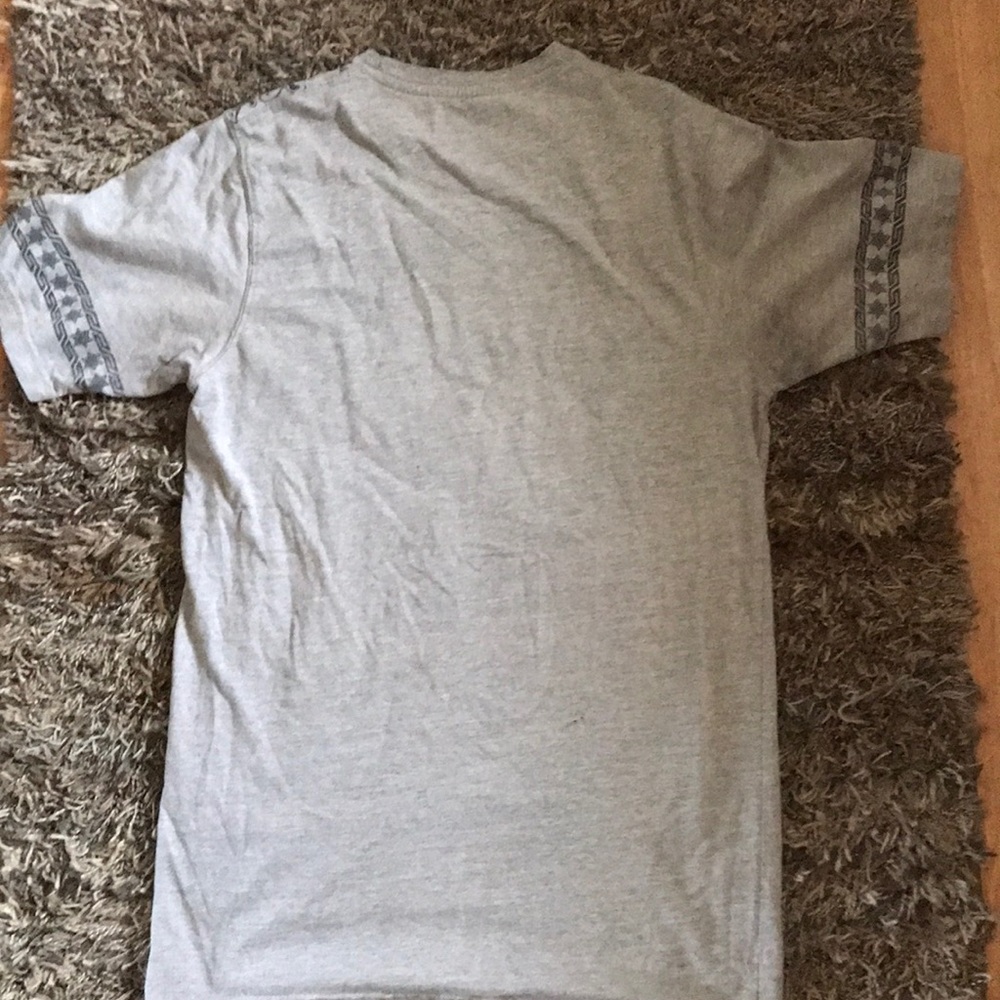 A t-shirt - Picture 2 of 2